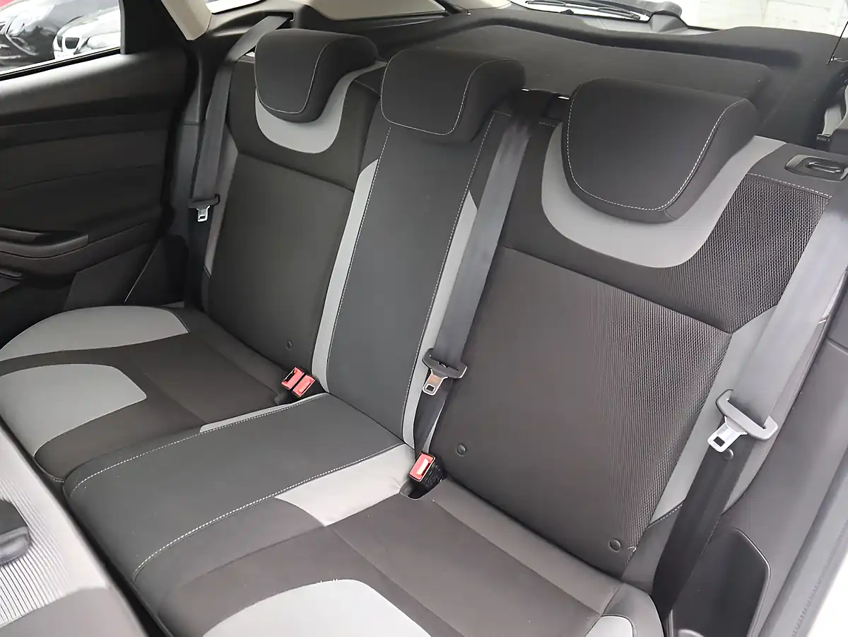 Used 2013 Ford Focus Zetec S White - Interior and Exterior details 6