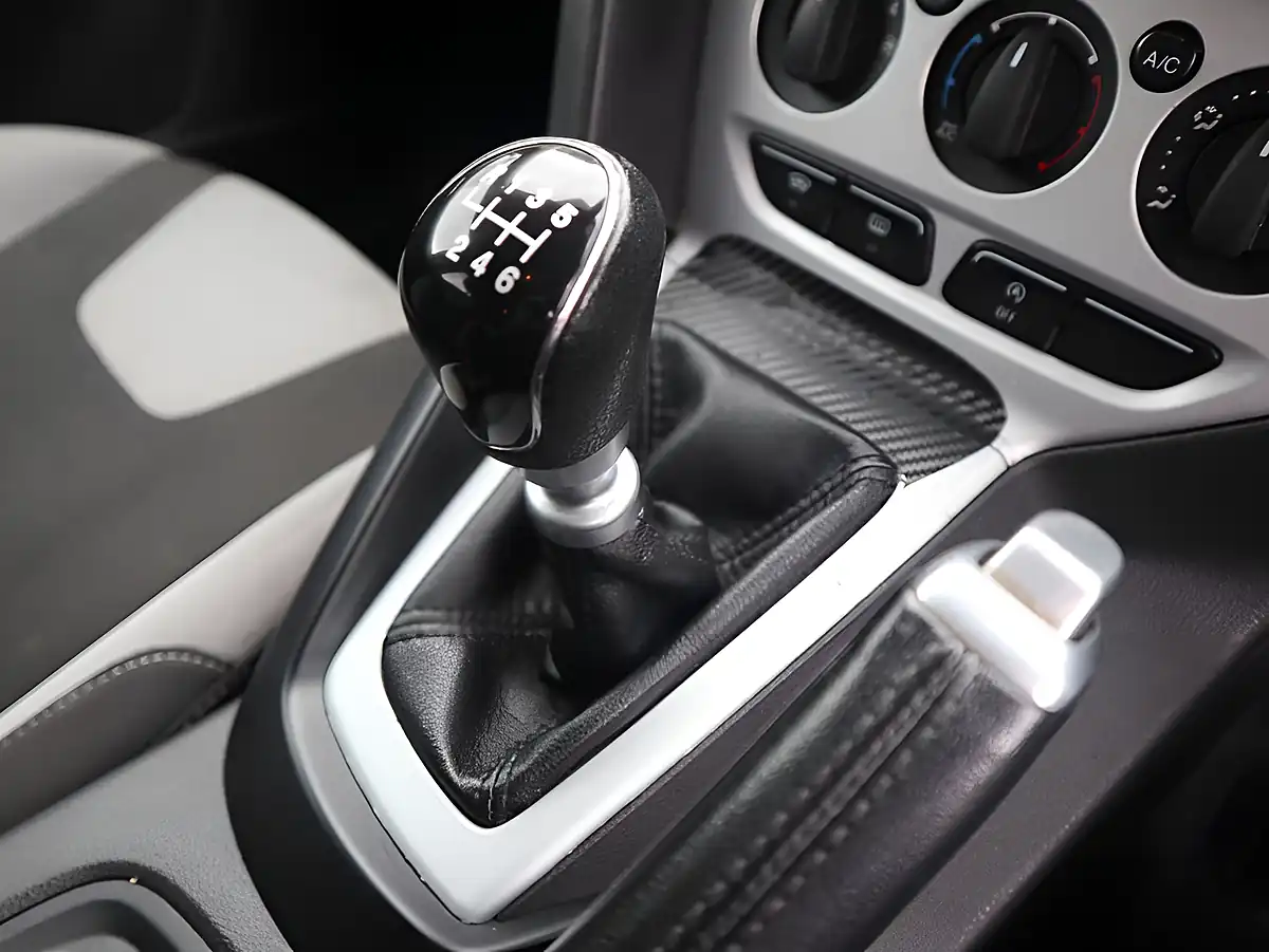 Used 2013 Ford Focus Zetec S White - Interior and Exterior details 7
