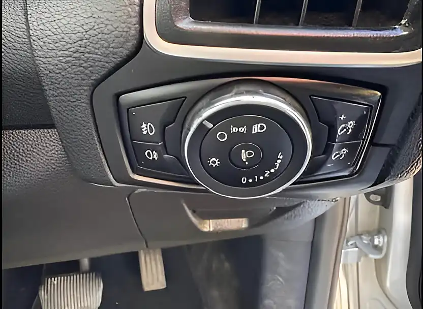 Used 2013 Ford Focus Zetec Silver - Interior and Exterior details 10