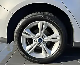 Used 2013 Ford Focus Zetec Silver - Interior and Exterior details 12