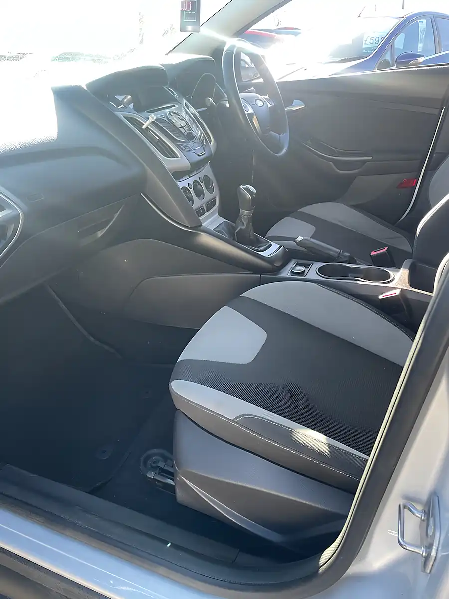 Used 2013 Ford Focus Zetec Silver - Interior and Exterior details 5
