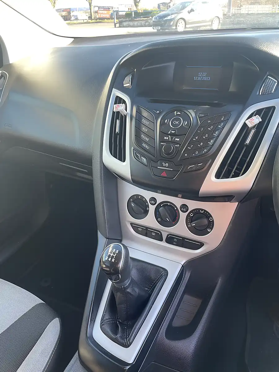 Used 2013 Ford Focus Zetec Silver - Interior and Exterior details 9