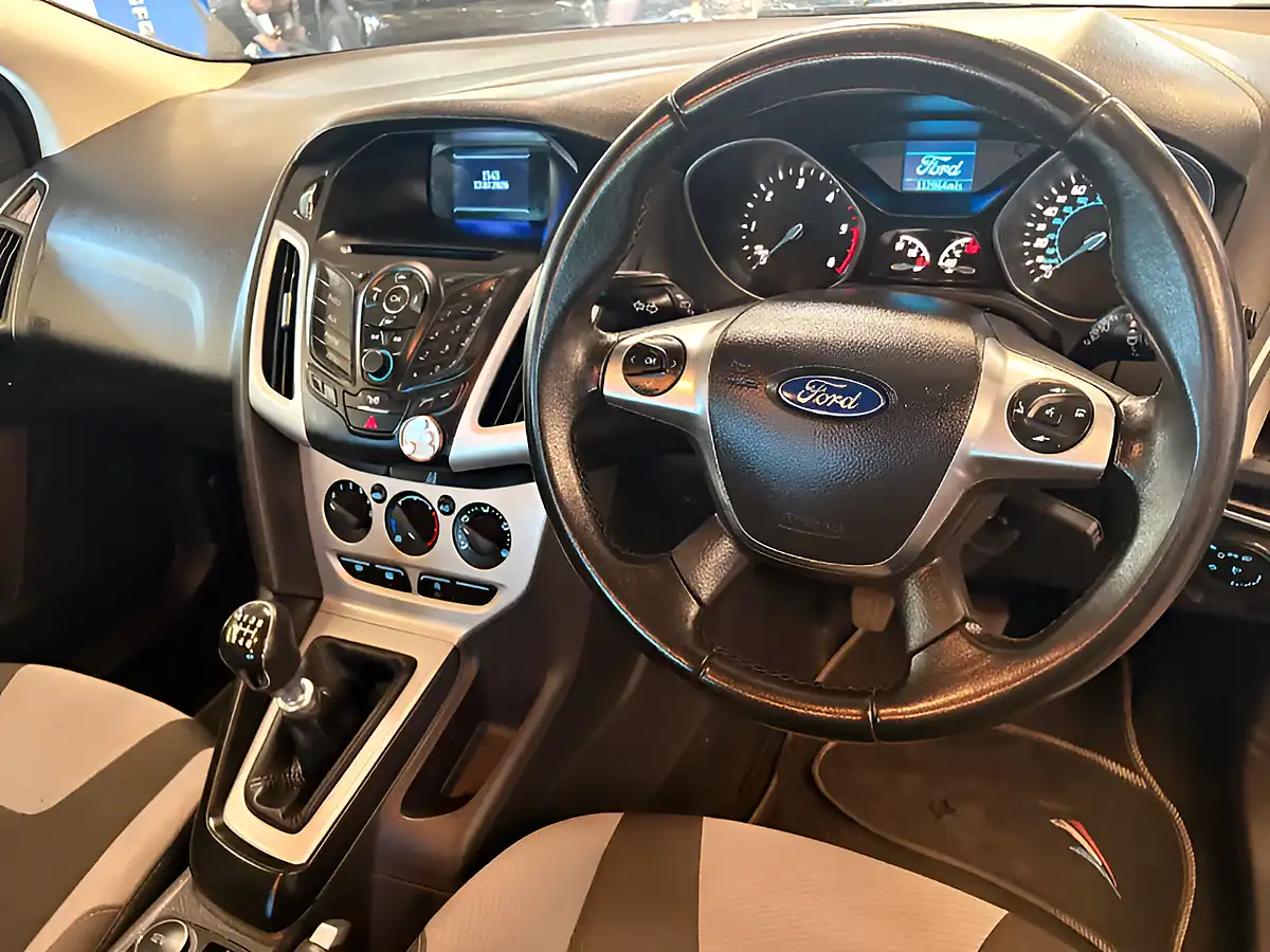 Used 2013 Ford Focus Zetec Silver - Interior and Exterior details 10