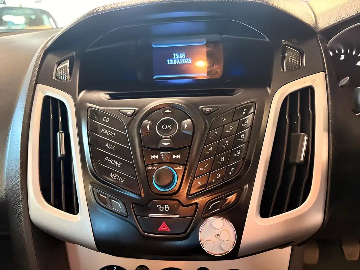 Used 2013 Ford Focus Zetec Silver - Interior and Exterior details 15