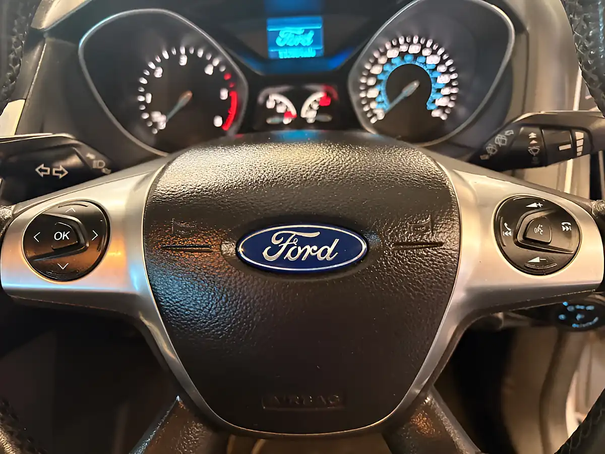 Used 2013 Ford Focus Zetec Silver - Interior and Exterior details 17