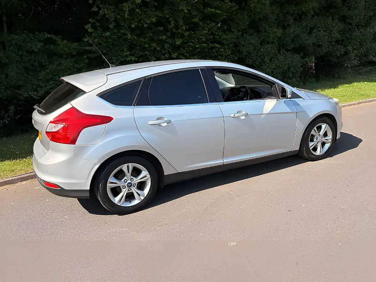 Used 2013 Ford Focus Zetec Silver - Interior and Exterior details 3