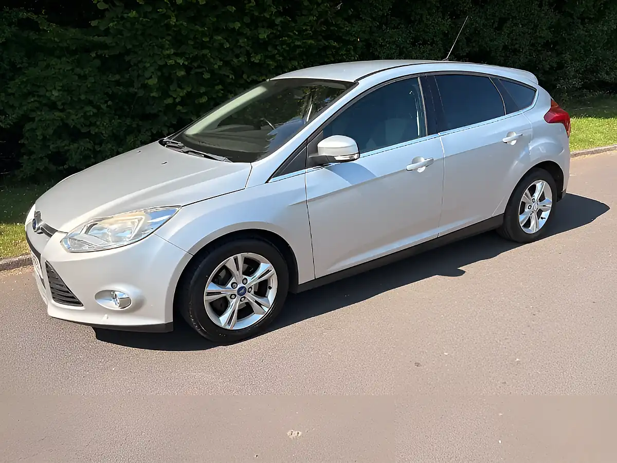 Used 2013 Ford Focus Zetec Silver - Interior and Exterior details 6