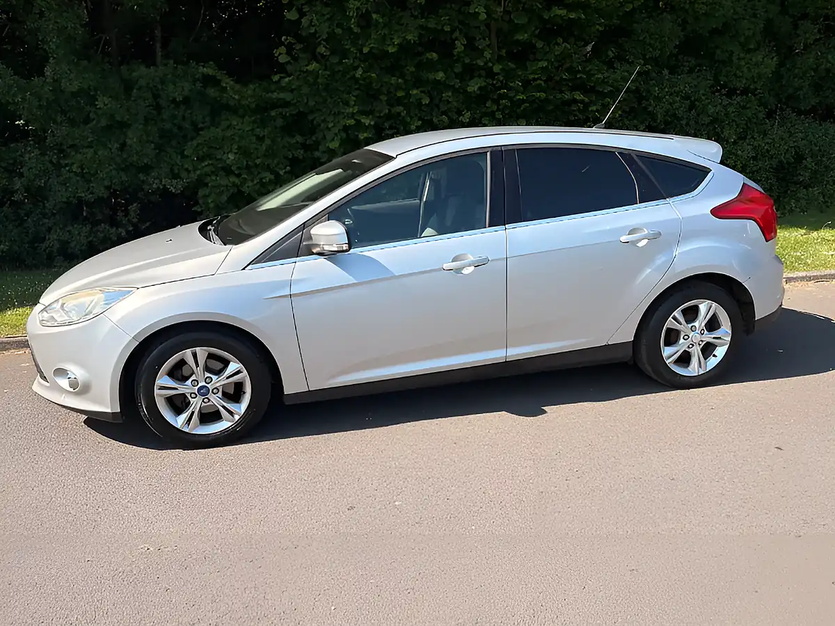 Used 2013 Ford Focus Zetec Silver - Interior and Exterior details 7