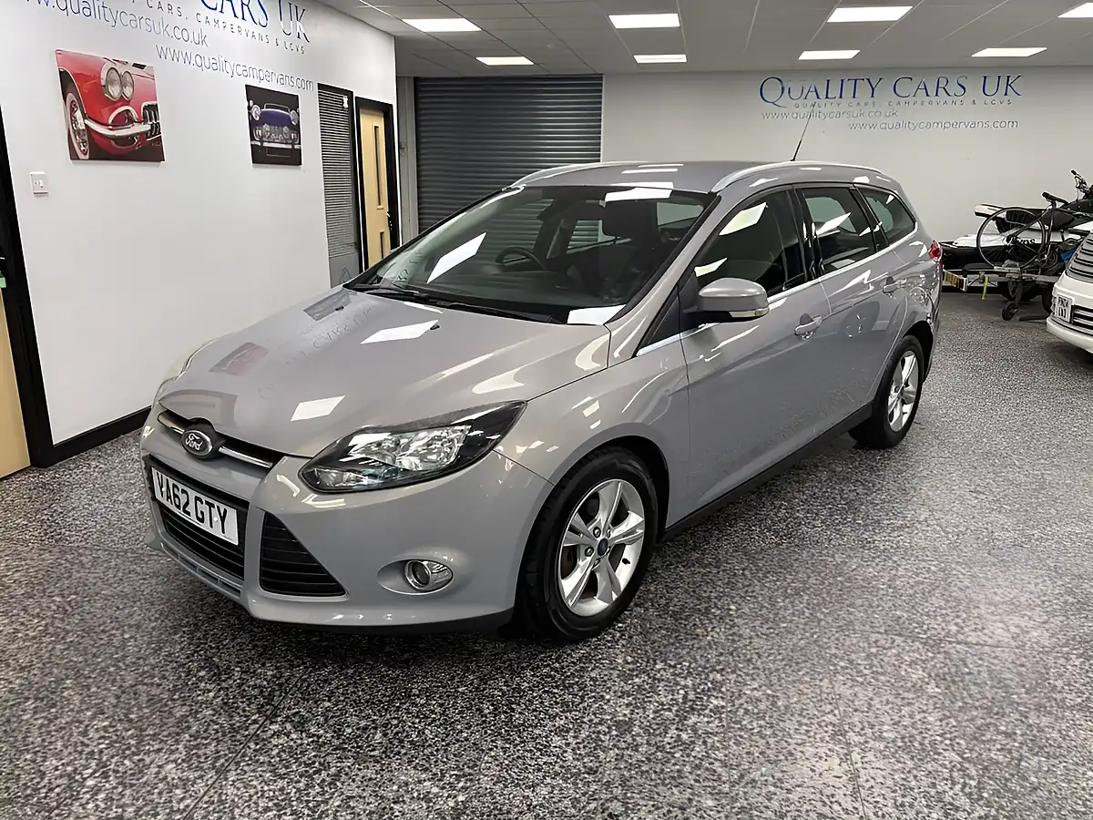 Used 2013 Ford Focus Zetec Silver - Front View