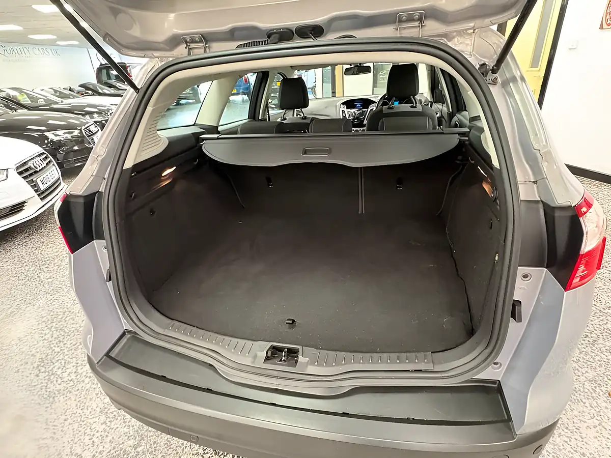 Used 2013 Ford Focus Zetec Silver - Interior and Exterior details 12