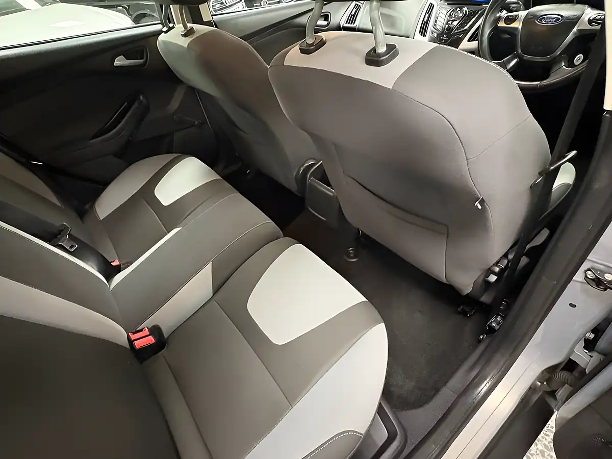 Used 2013 Ford Focus Zetec Silver - Interior and Exterior details 14