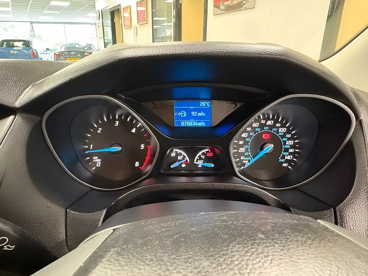 Used 2013 Ford Focus Zetec Silver - Interior and Exterior details 17