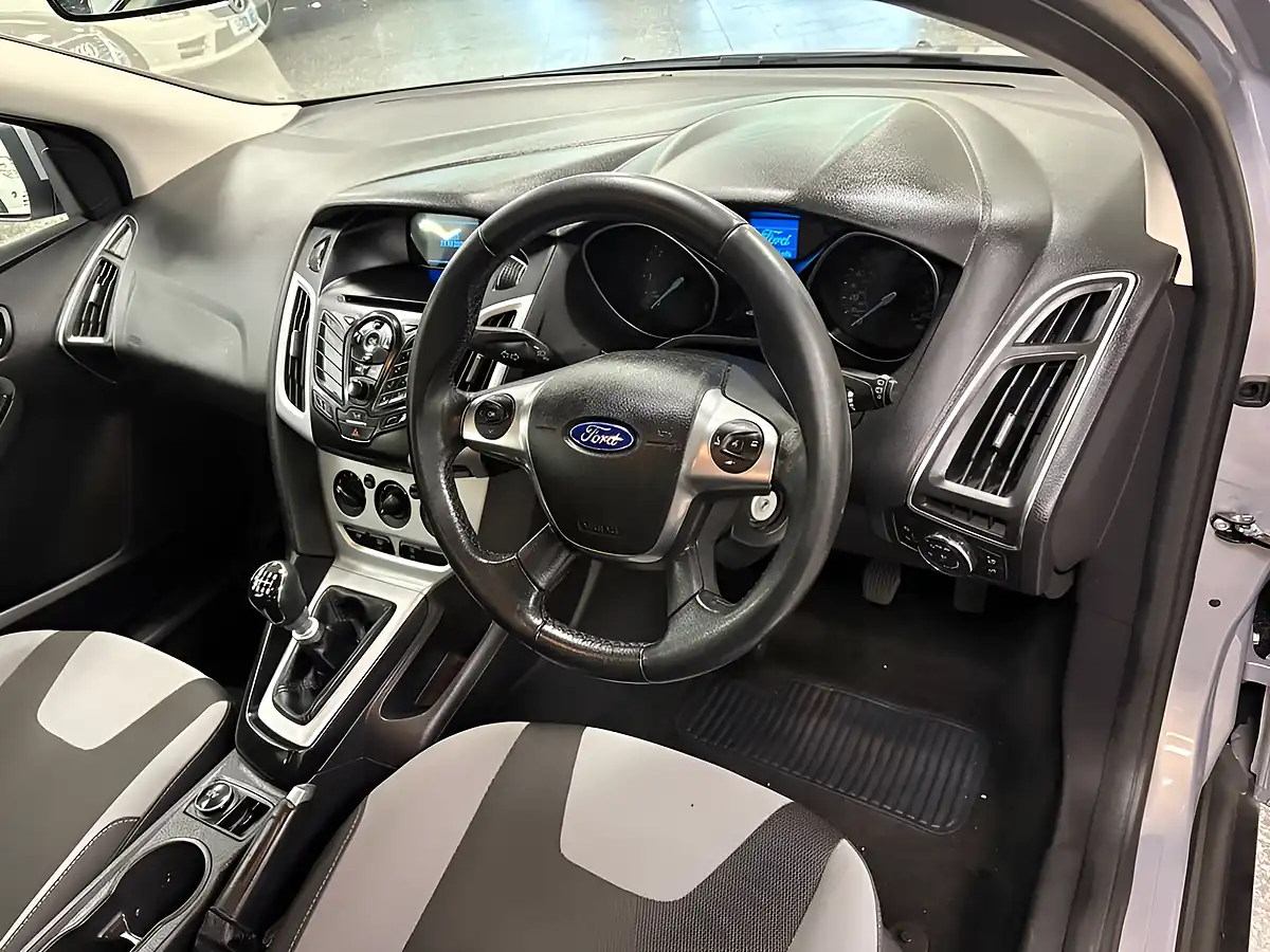 Used 2013 Ford Focus Zetec Silver - Interior and Exterior details 2