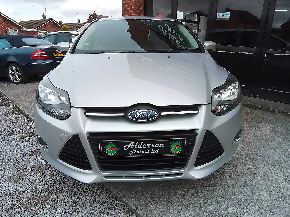 Used 2013 Ford Focus Zetec Silver - Interior and Exterior details 11