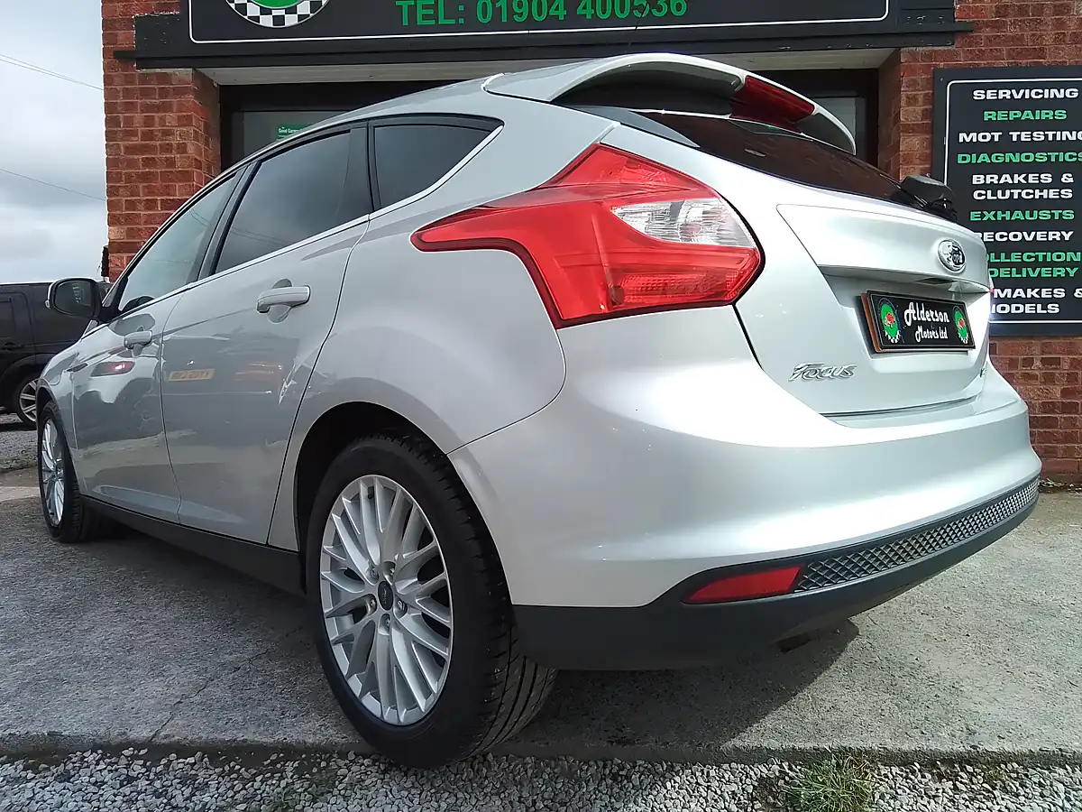 Used 2013 Ford Focus Zetec Silver - Interior and Exterior details 12