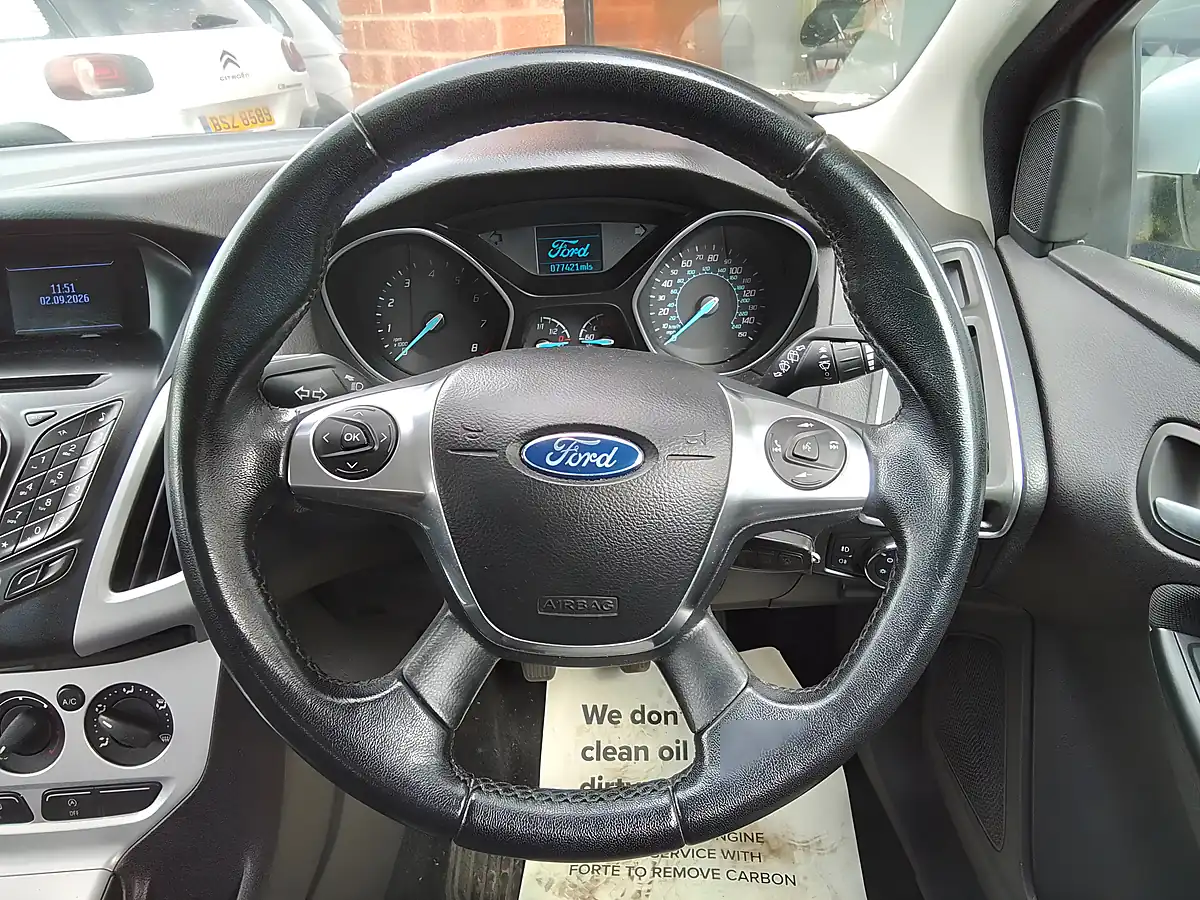 Used 2013 Ford Focus Zetec Silver - Interior and Exterior details 13