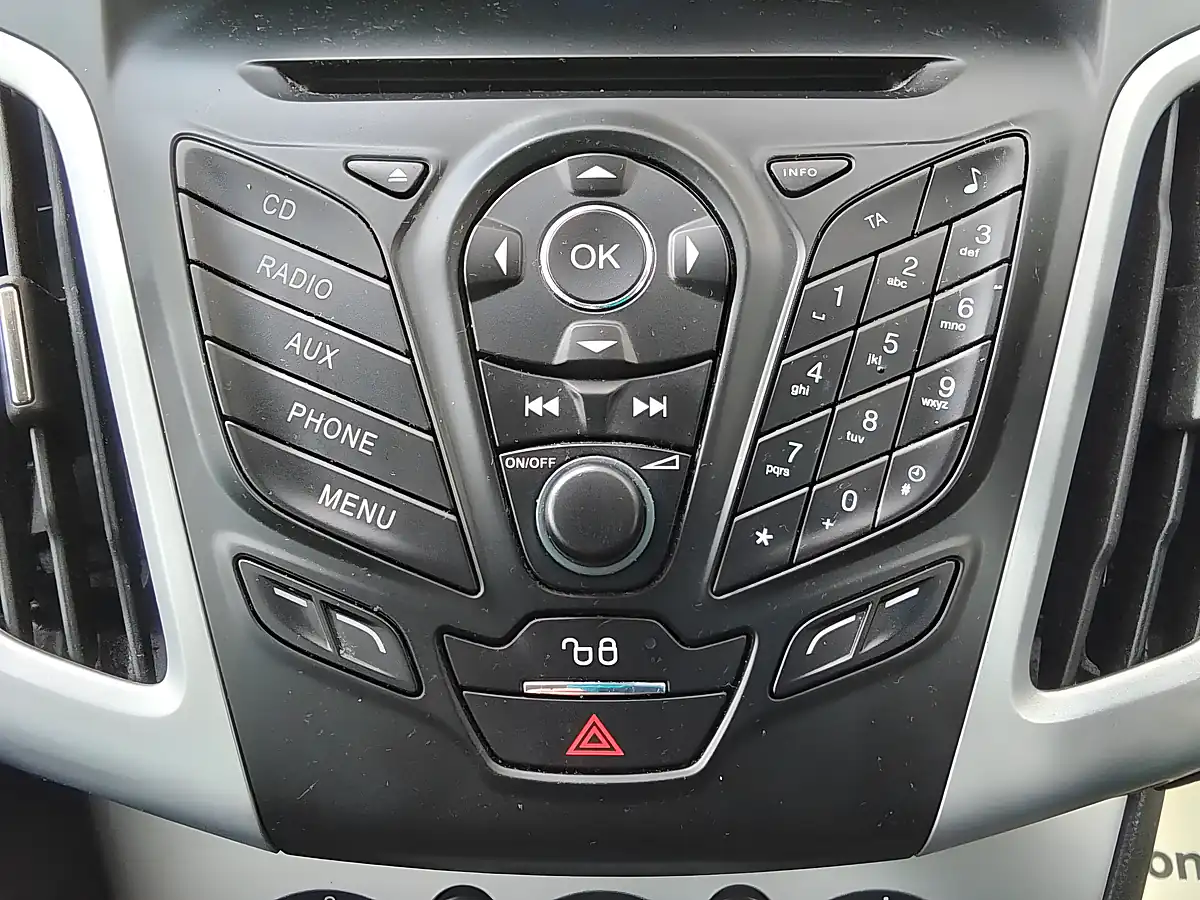Used 2013 Ford Focus Zetec Silver - Interior and Exterior details 16