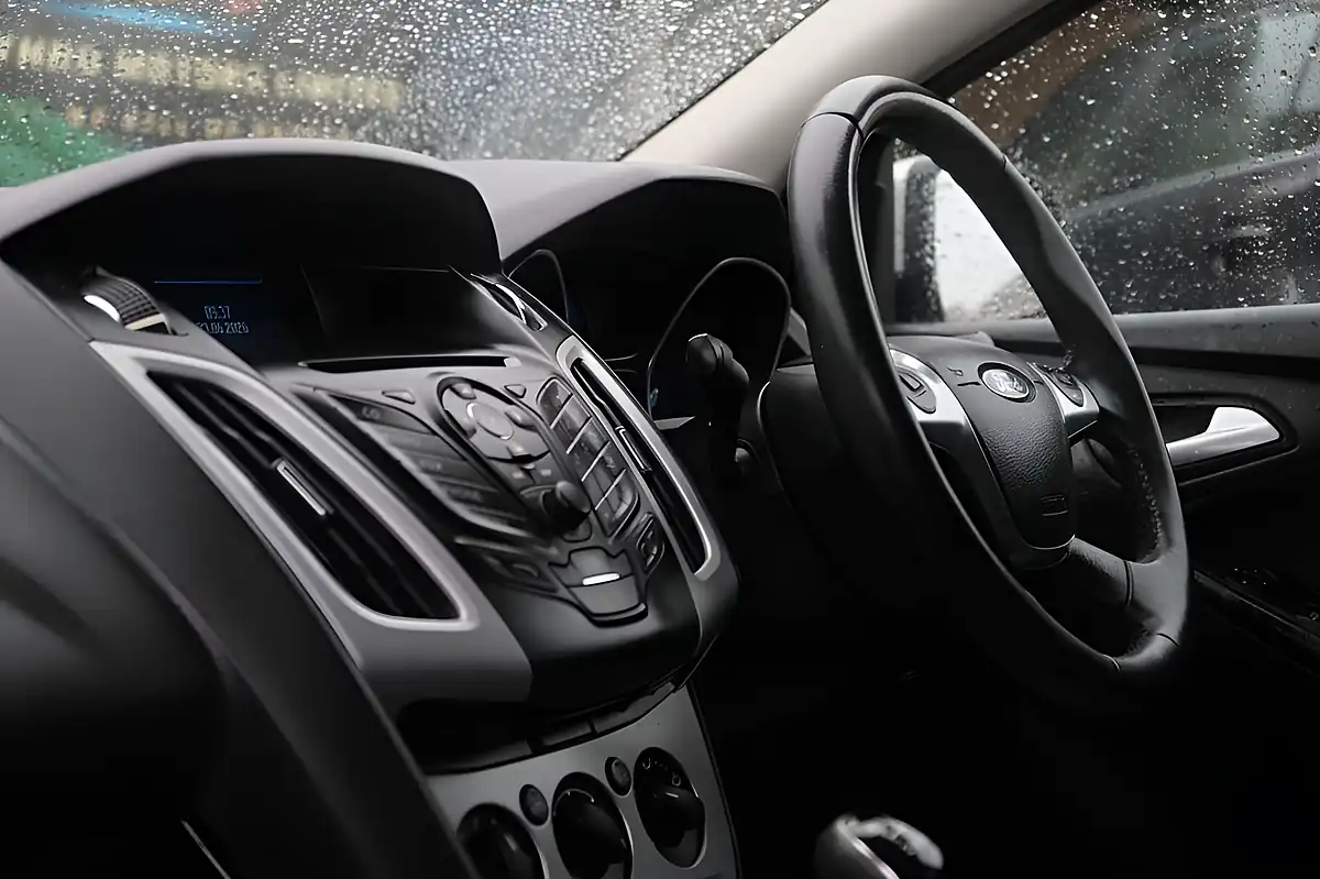 Used 2013 Ford Focus Zetec Silver - Interior and Exterior details 11