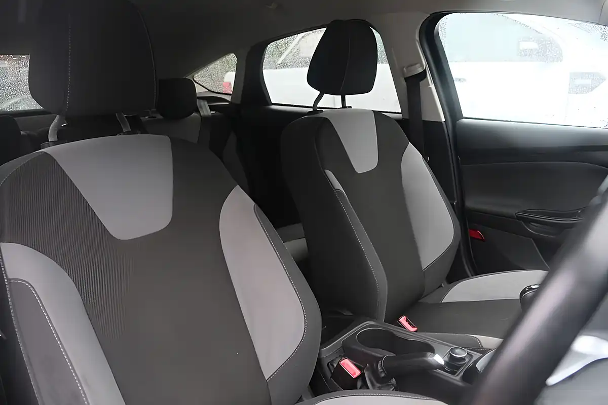 Used 2013 Ford Focus Zetec Silver - Interior and Exterior details 14
