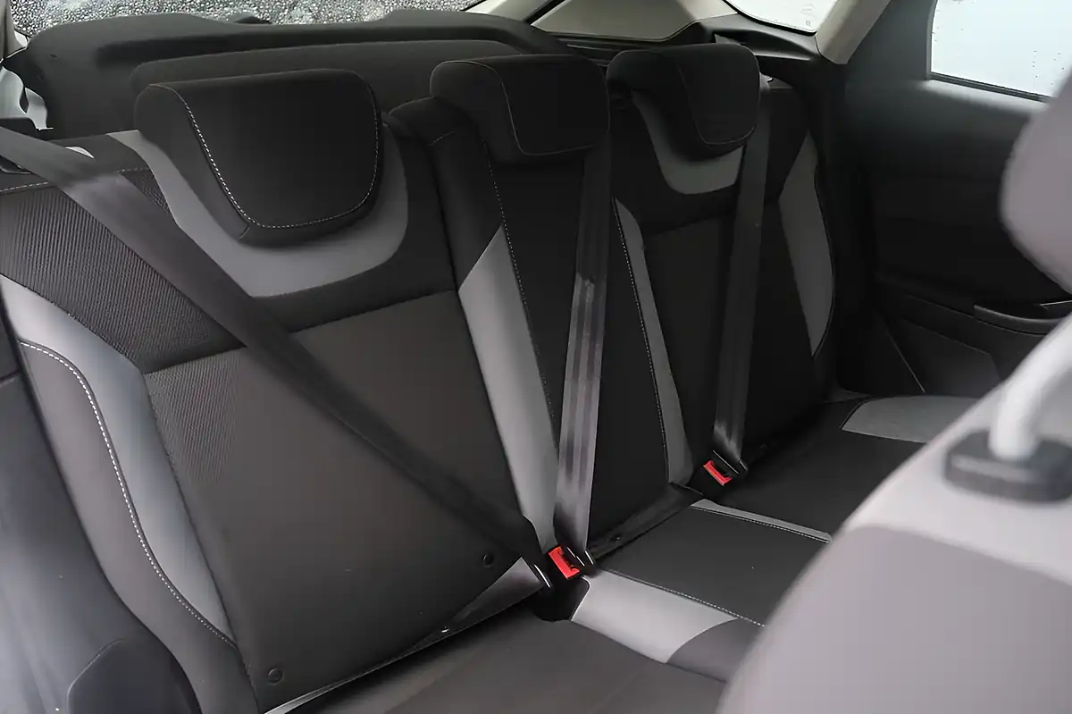 Used 2013 Ford Focus Zetec Silver - Interior and Exterior details 15