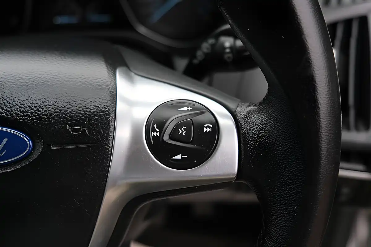 Used 2013 Ford Focus Zetec Silver - Interior and Exterior details 17