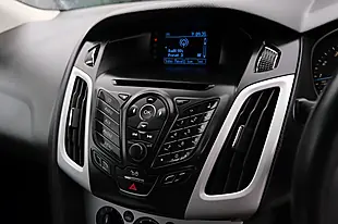Used 2013 Ford Focus Zetec Silver - Interior and Exterior details 18
