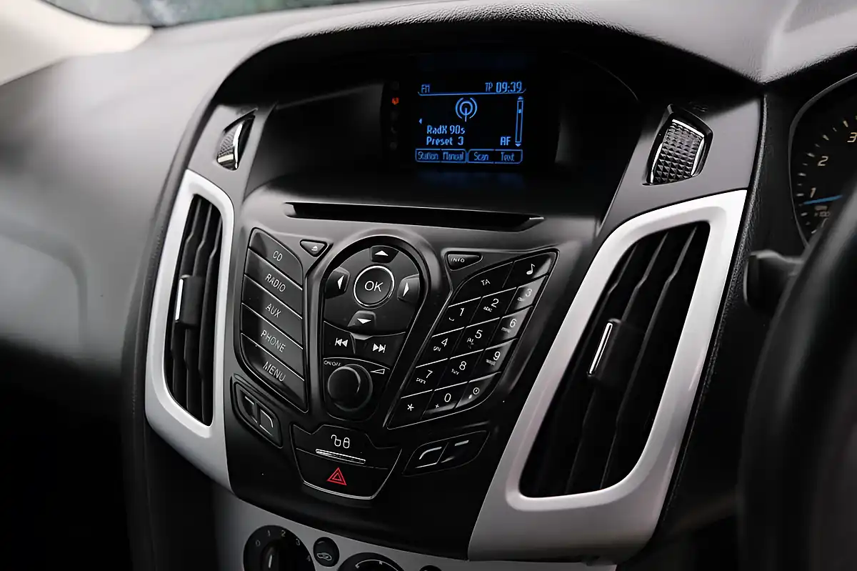 Used 2013 Ford Focus Zetec Silver - Interior and Exterior details 18