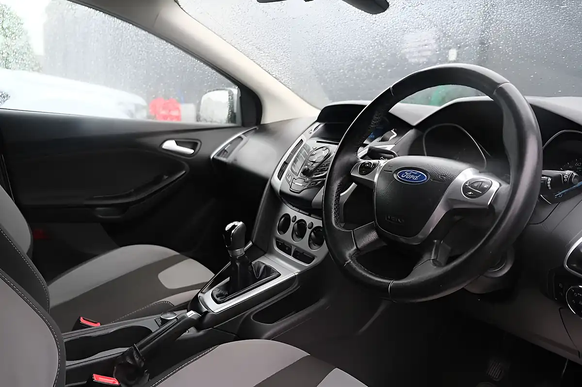 Used 2013 Ford Focus Zetec Silver - Interior and Exterior details 8