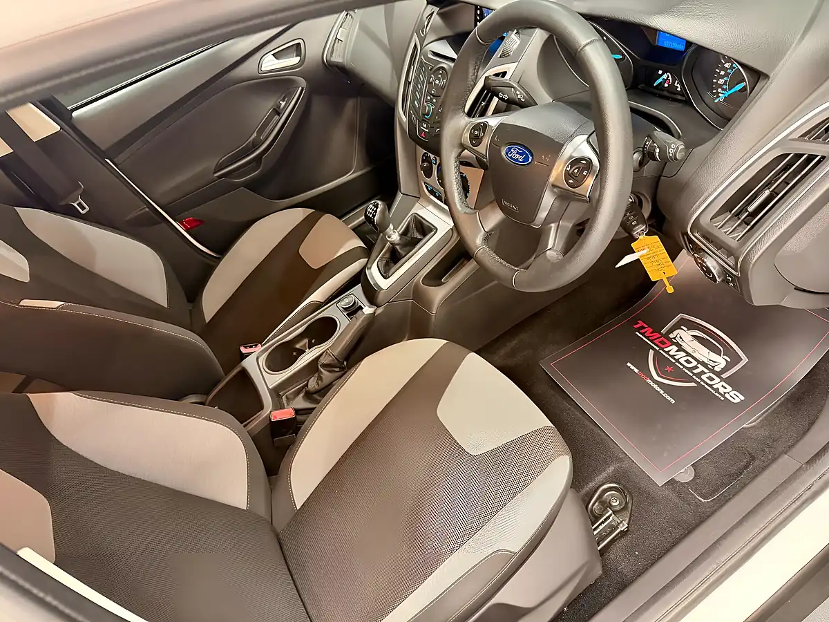 Used 2013 Ford Focus Zetec White - Interior and Exterior details 10