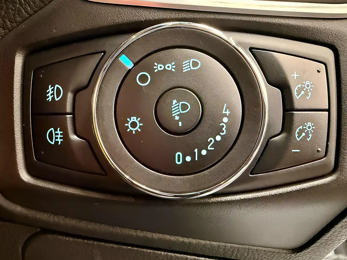Used 2013 Ford Focus Zetec White - Interior and Exterior details 12