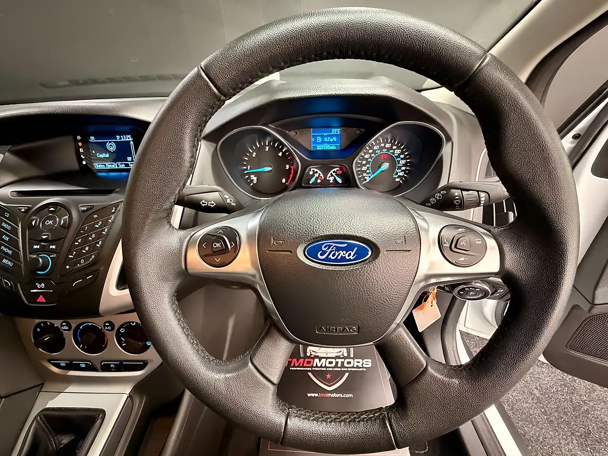 Used 2013 Ford Focus Zetec White - Interior and Exterior details 8
