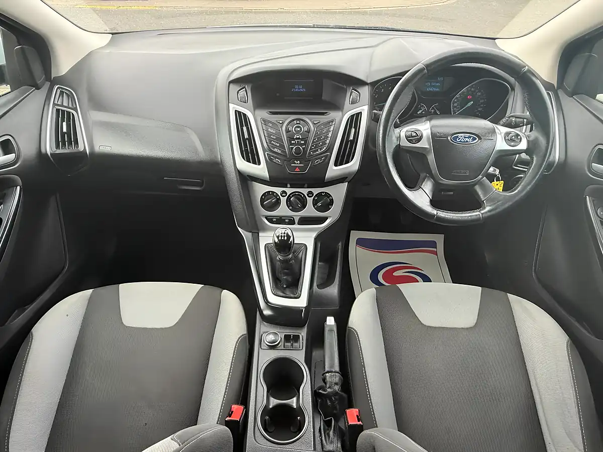 Used 2013 Ford Focus Zetec White - Interior and Exterior details 10