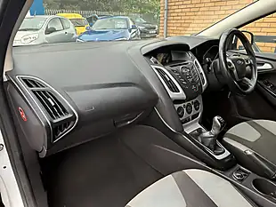 Used 2013 Ford Focus Zetec White - Interior and Exterior details 13