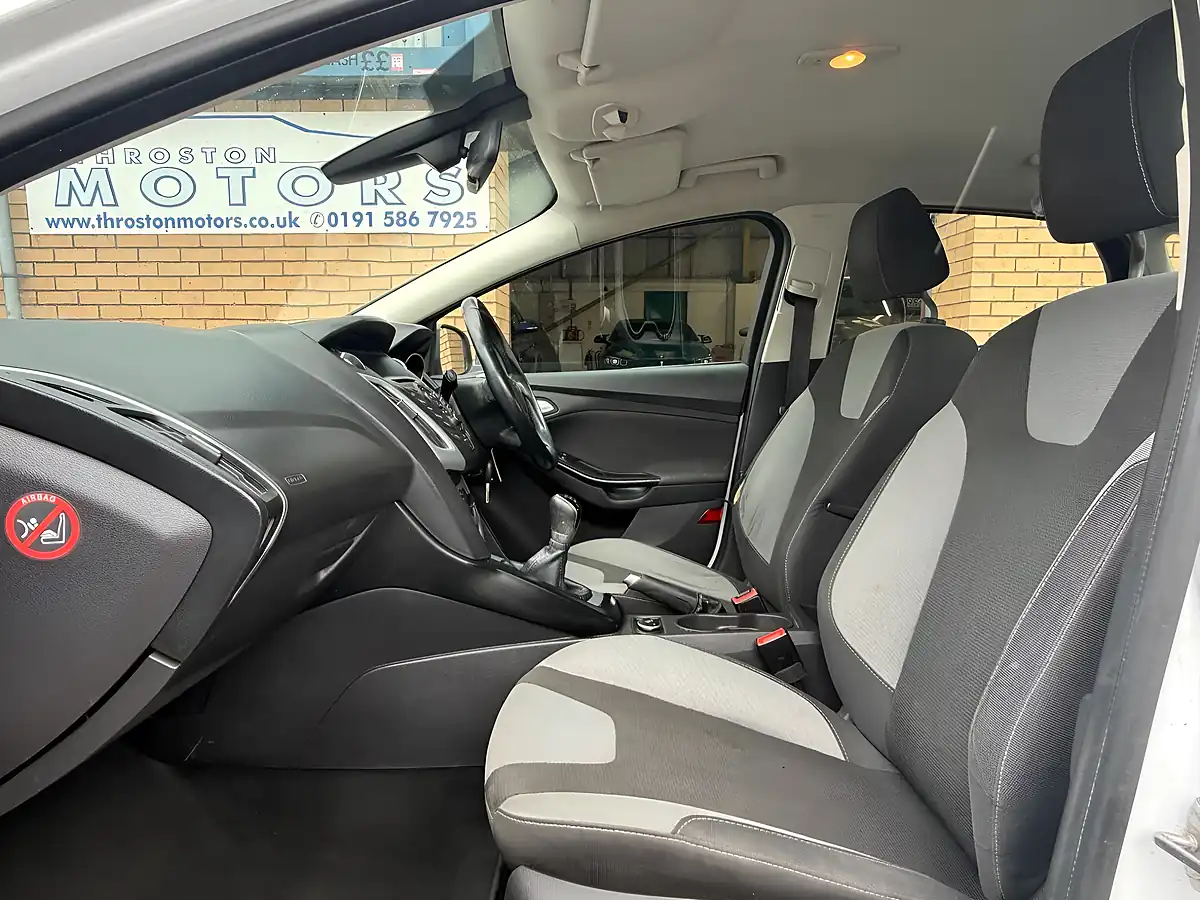 Used 2013 Ford Focus Zetec White - Interior and Exterior details 14