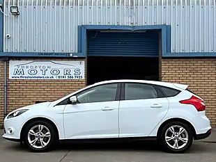 Used 2013 Ford Focus Zetec White - Interior and Exterior details 5