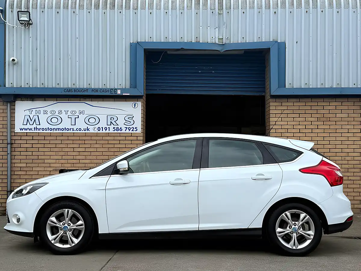Used 2013 Ford Focus Zetec White - Interior and Exterior details 5