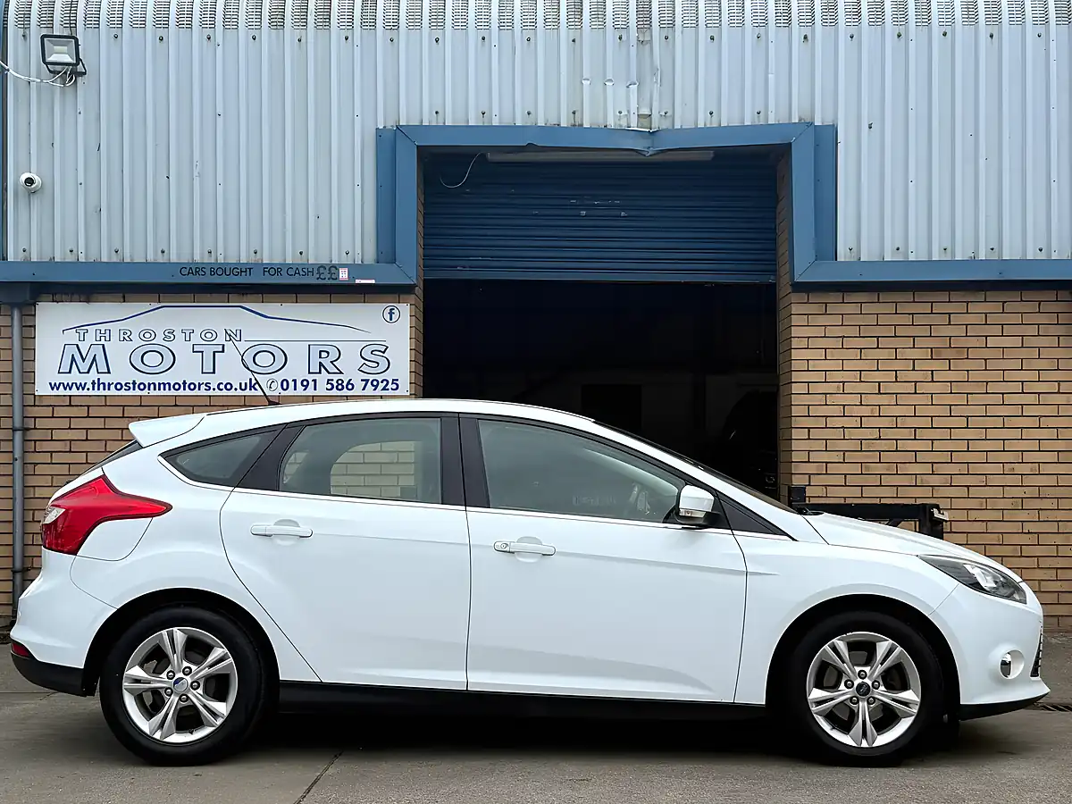 Used 2013 Ford Focus Zetec White - Interior and Exterior details 6