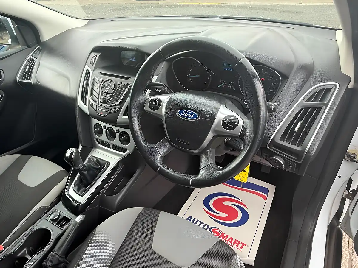 Used 2013 Ford Focus Zetec White - Interior and Exterior details 9