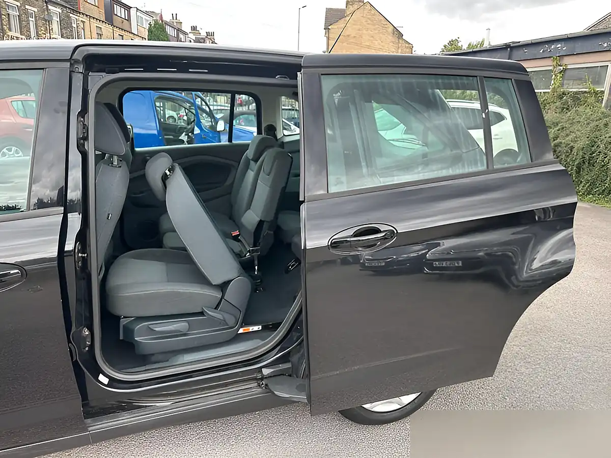 Used 2013 Ford Grand C-Max Zetec Black - Interior and Exterior details 10
