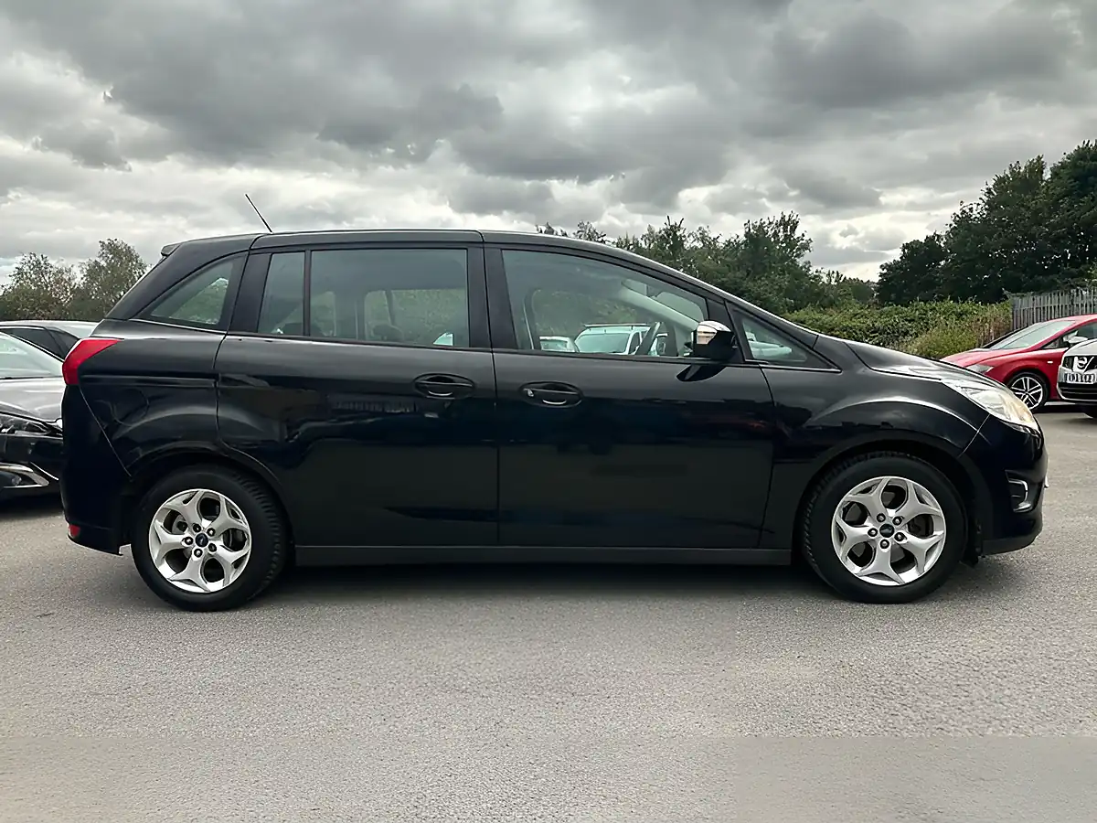 Used 2013 Ford Grand C-Max Zetec Black - Interior and Exterior details 9