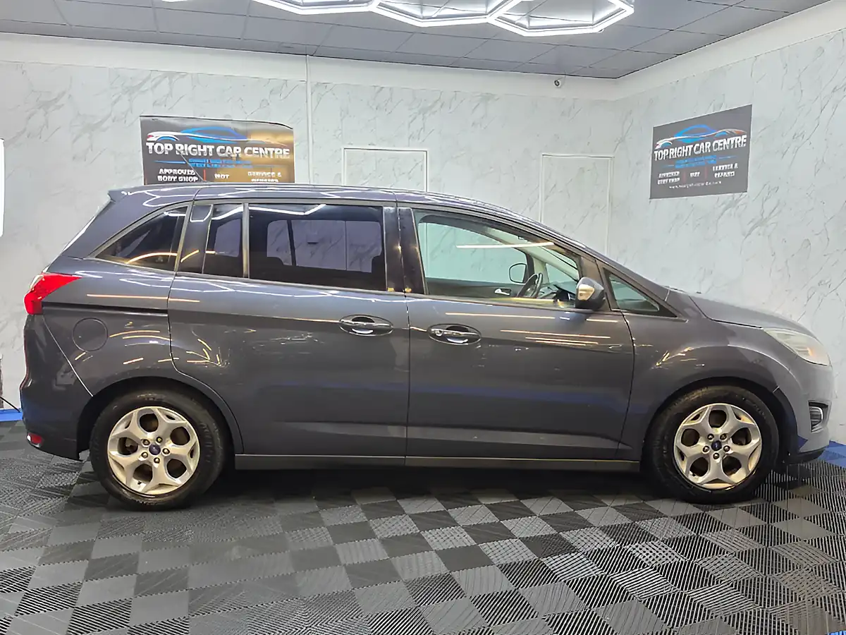 Used 2013 Ford Grand C-Max Zetec Blue - Interior and Exterior details 10