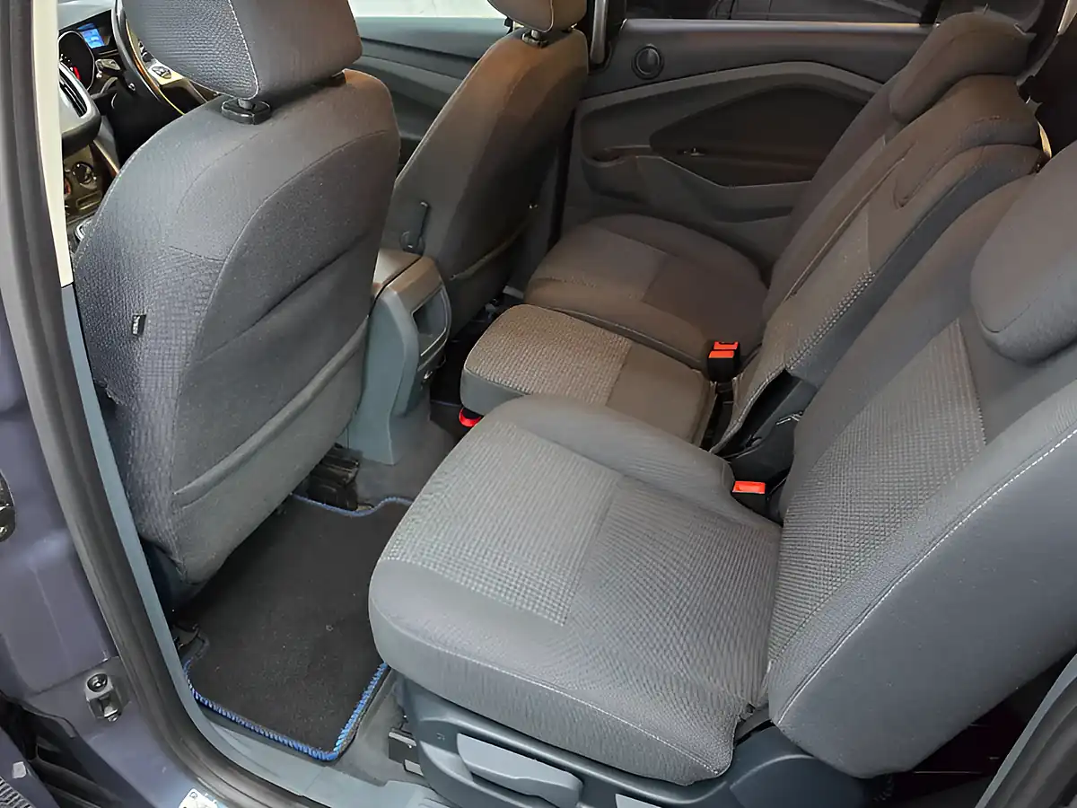 Used 2013 Ford Grand C-Max Zetec Blue - Interior and Exterior details 19