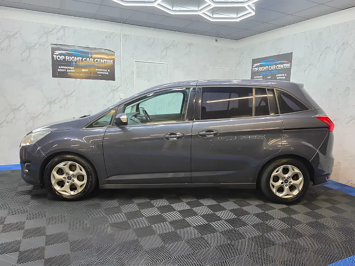 Used 2013 Ford Grand C-Max Zetec Blue - Interior and Exterior details 8