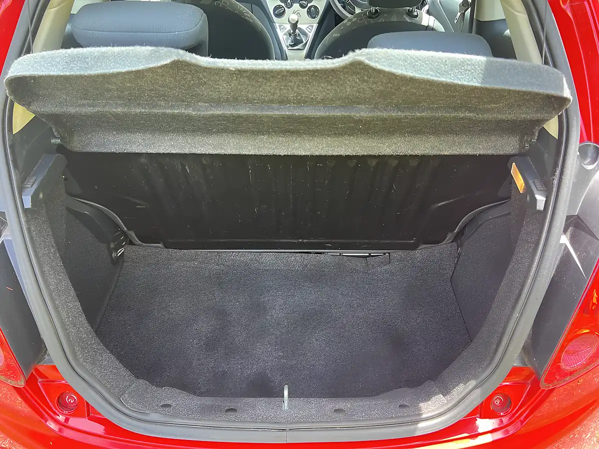 Used 2013 Ford Ka Edge Red - Interior and Exterior details 16