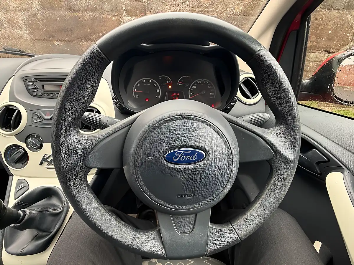 Used 2013 Ford Ka Edge Red - Interior and Exterior details 18