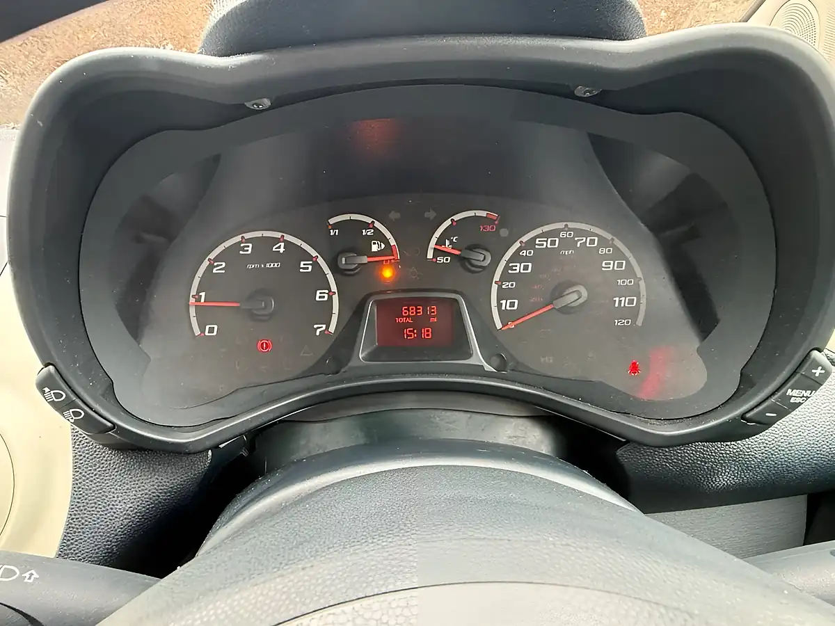 Used 2013 Ford Ka Edge Red - Interior and Exterior details 19