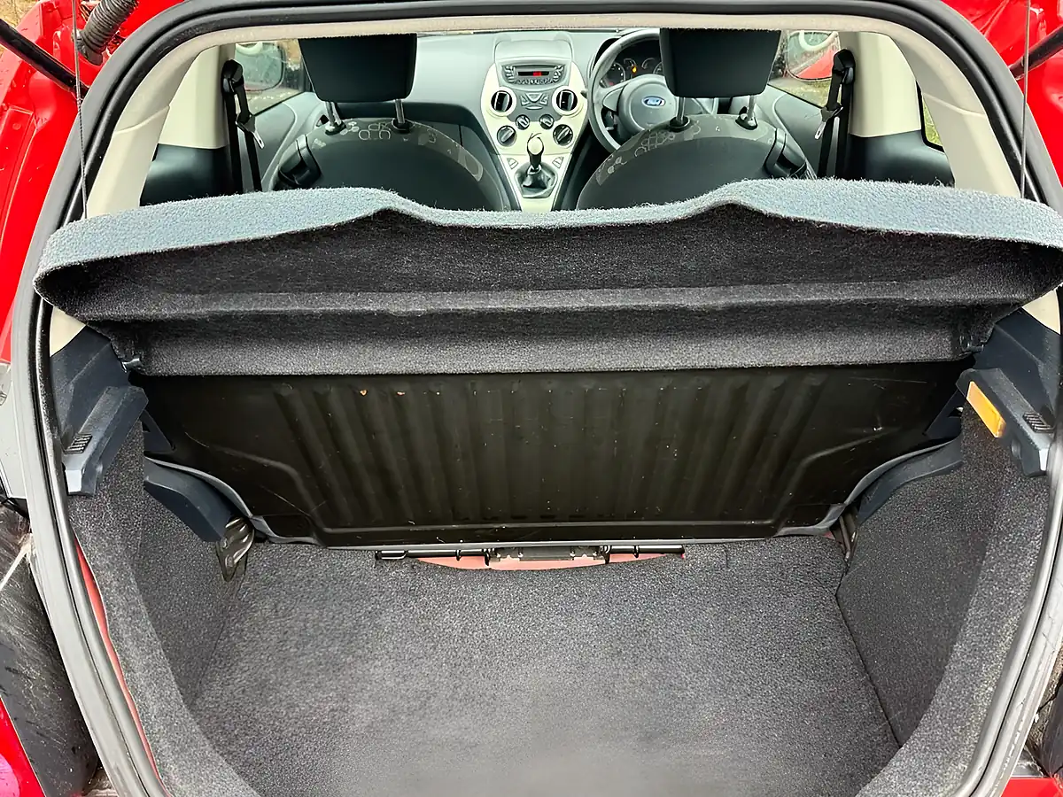 Used 2013 Ford Ka Edge Red - Interior and Exterior details 9