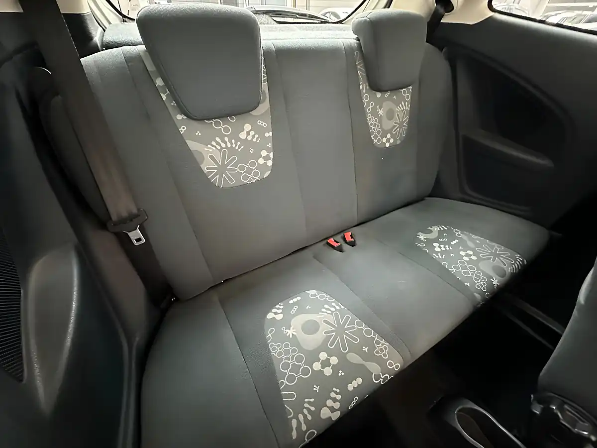 Used 2013 Ford Ka Edge White - Interior and Exterior details 7