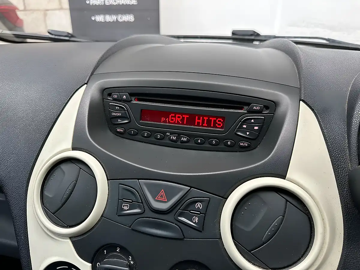 Used 2013 Ford Ka Edge White - Interior and Exterior details 9