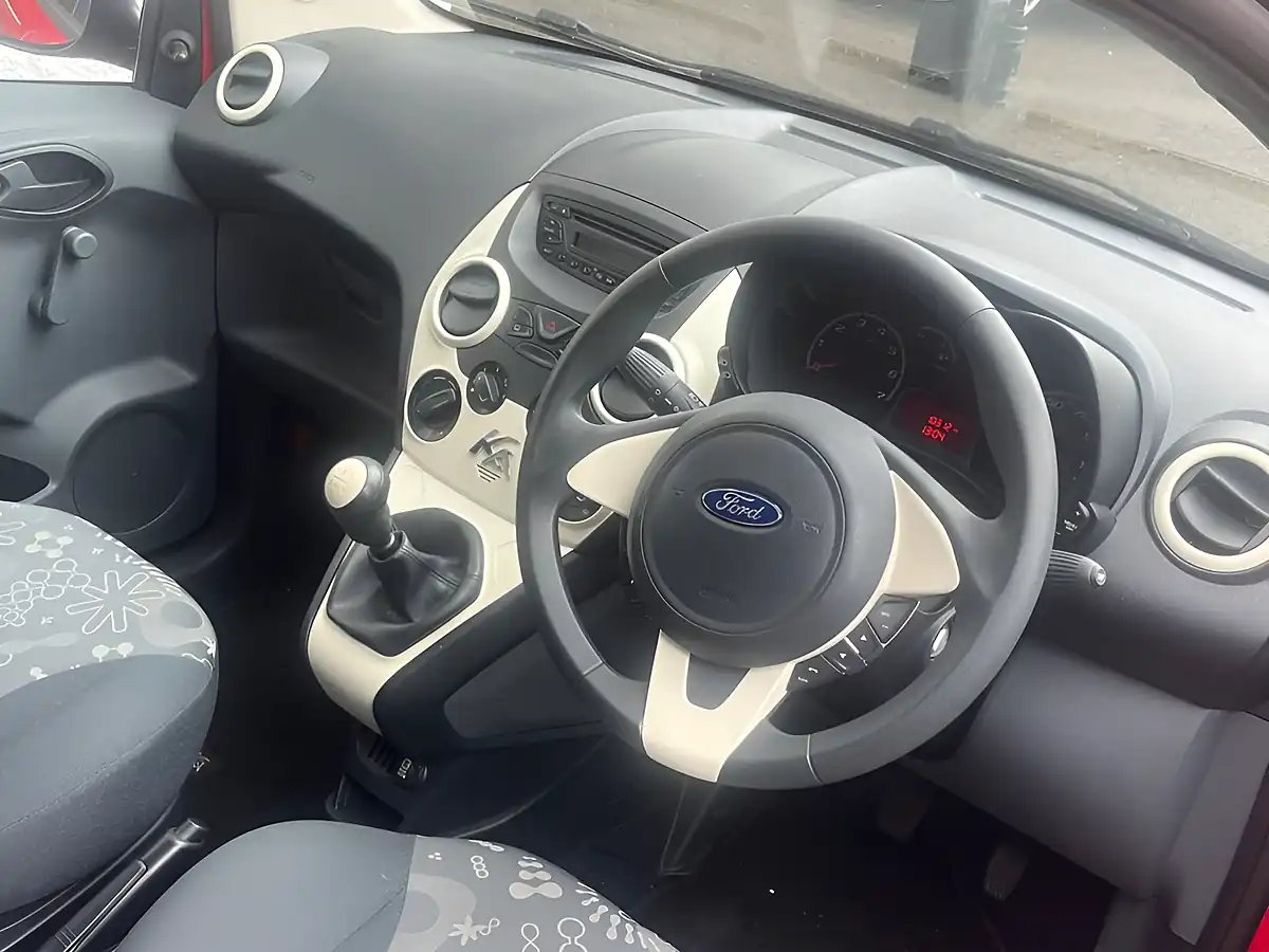 Used 2013 Ford Ka Studio Red - Interior and Exterior details 4